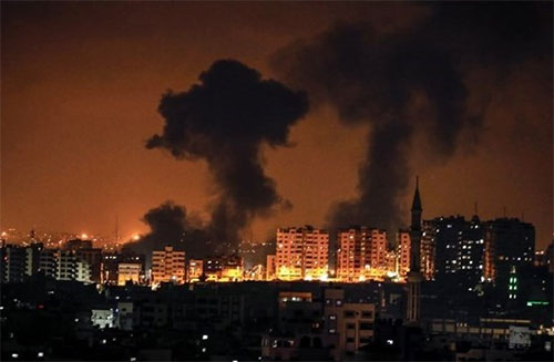 La ocupación israelí ataca más de 150 objetivos en la Franja de Gaza